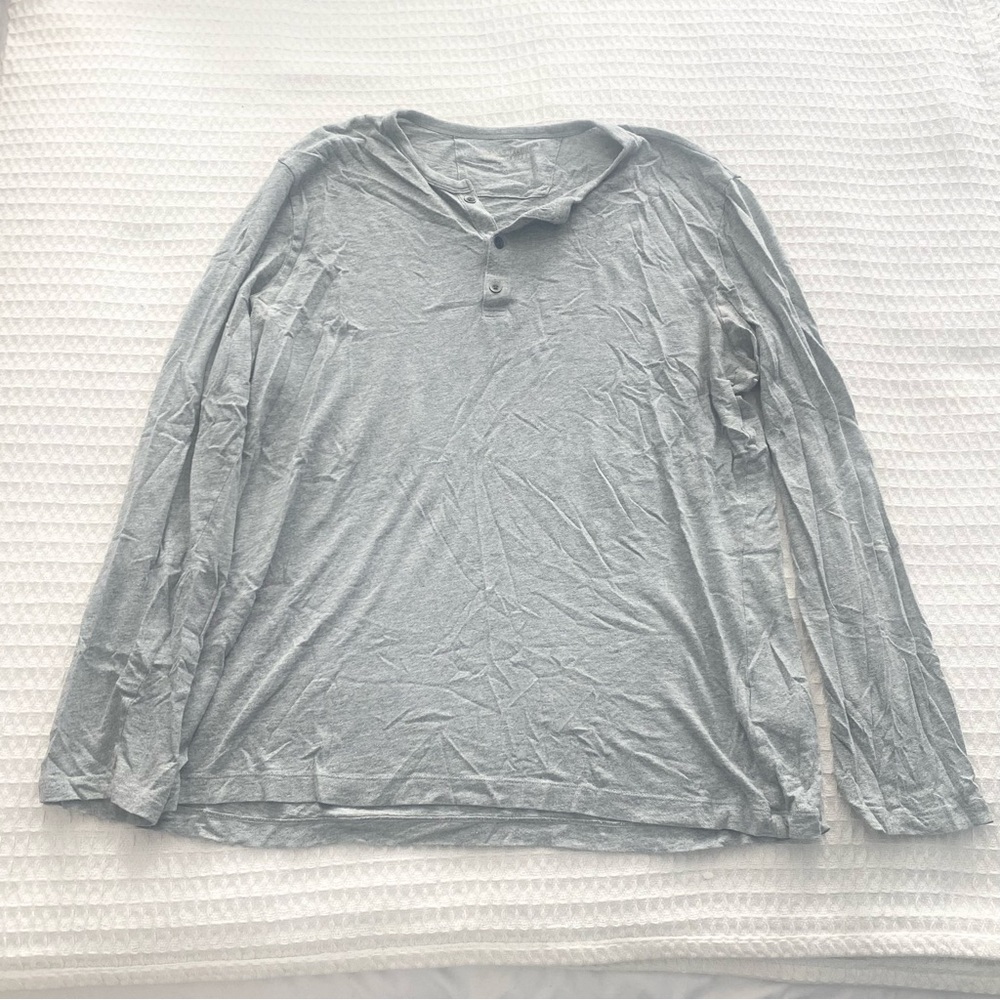 Banana Republic Light Gray Long Sleeve Henley Tee XL